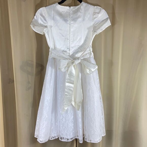 LITTLE MISS LACE DRESS MADE IN U.S.A WHITE GIRL SIZE 8 - Picture 2 of 16